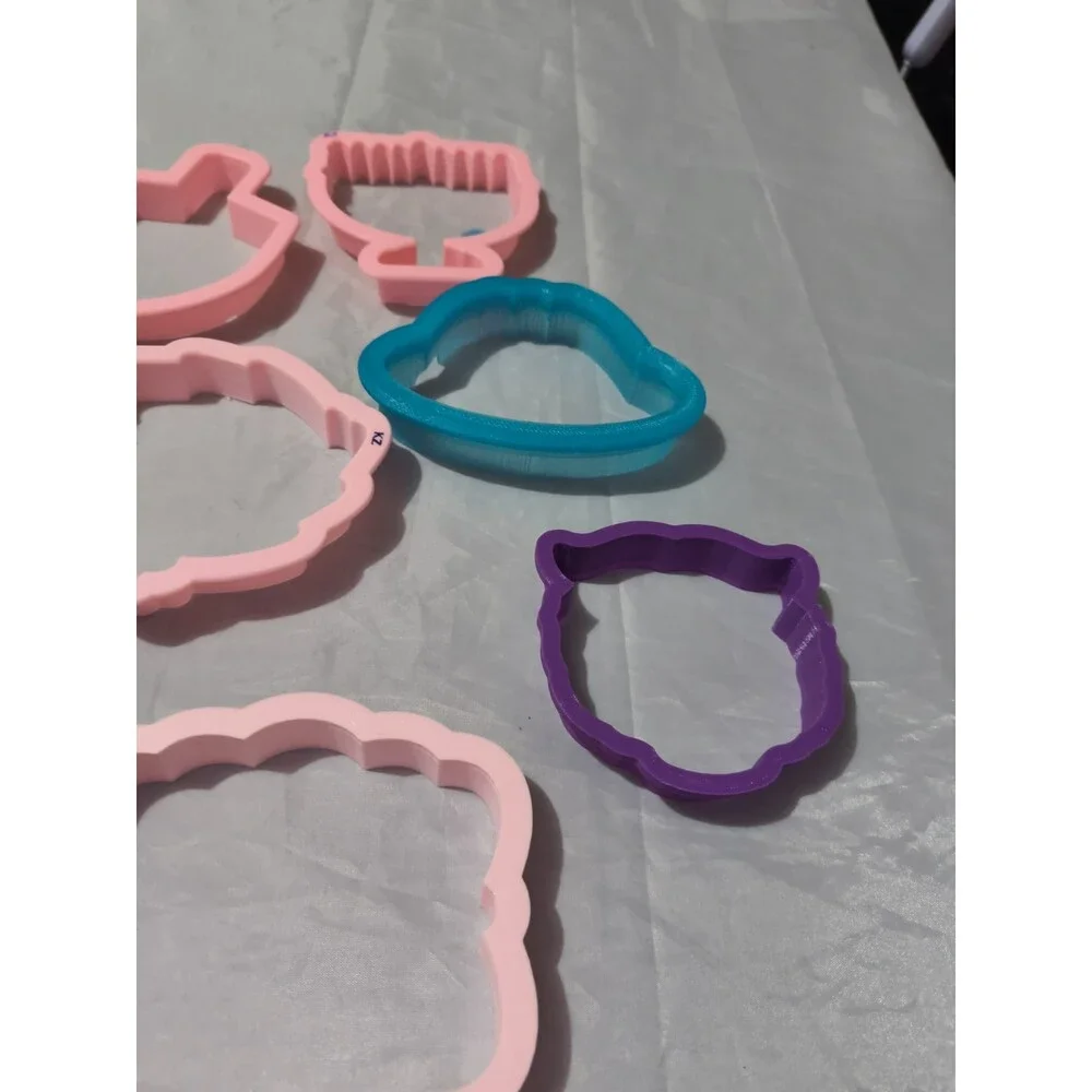 Huge Lot of 16 Assorted Plastic Cookie Cutters Baking & Kitchen Tools Set Shapes